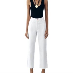 Zara NWT High Rise straight leg jeans in white Size 6